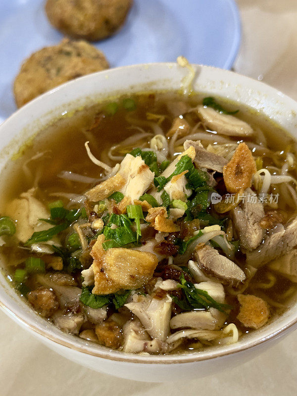 鸡汤或Soto Ayam